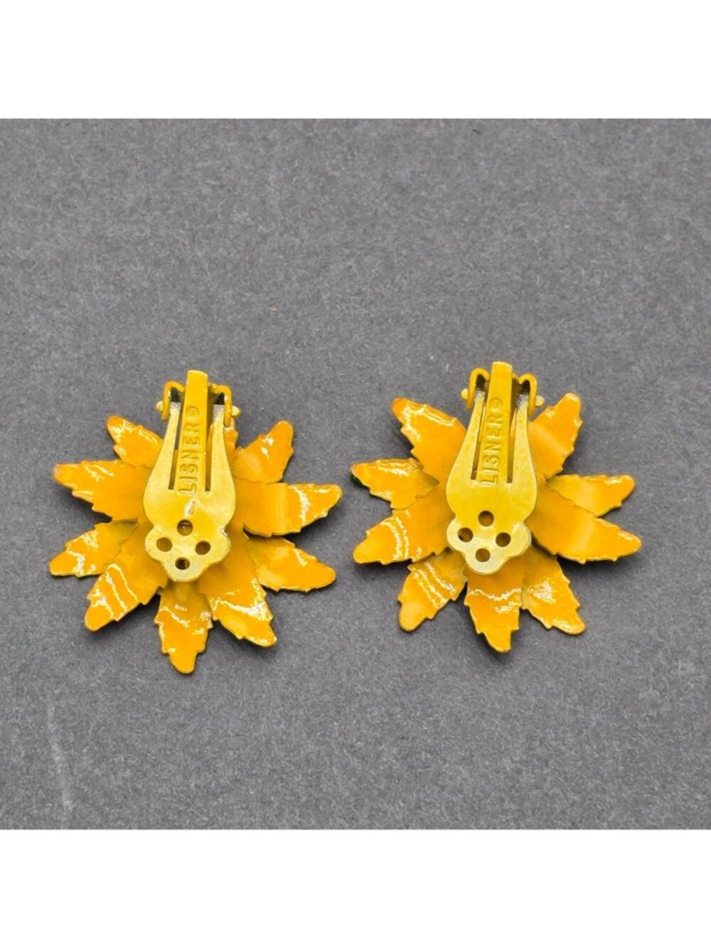 Vintage Lisner Poinsettia Clip On Earrings Enamel Mid-Century Floral Jewelry 1.2 - Picture 5 of 10